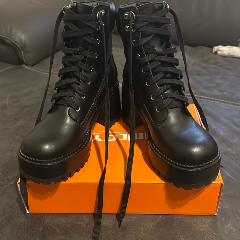 Current mood combat boot size 9